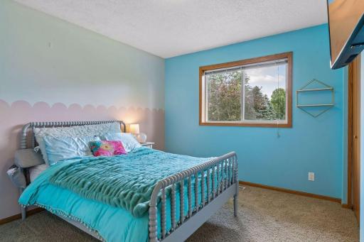 1049 Bonnieview Drive, Woodbury, MN 55129