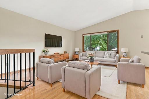 1980 Timber Wolf Trail N, Eagan, MN 55122