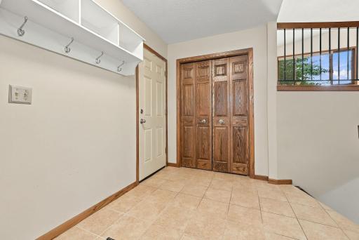 1980 Timber Wolf Trail N, Eagan, MN 55122