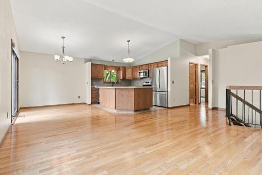 1980 Timber Wolf Trail N, Eagan, MN 55122