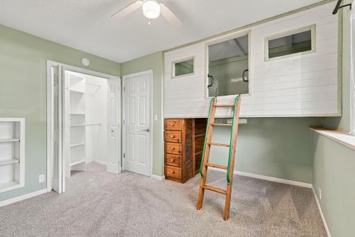 1980 Timber Wolf Trail N, Eagan, MN 55122
