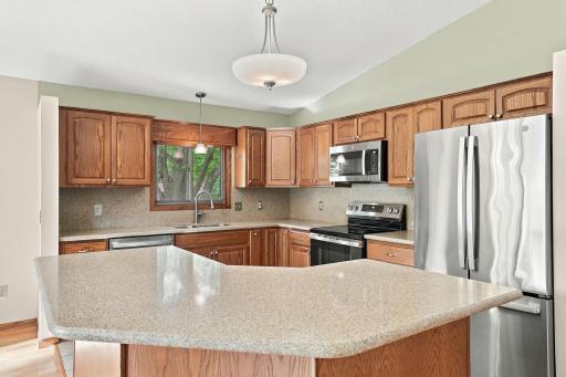 1980 Timber Wolf Trail N, Eagan, MN 55122