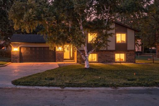 1980 Timber Wolf Trail N, Eagan, MN 55122