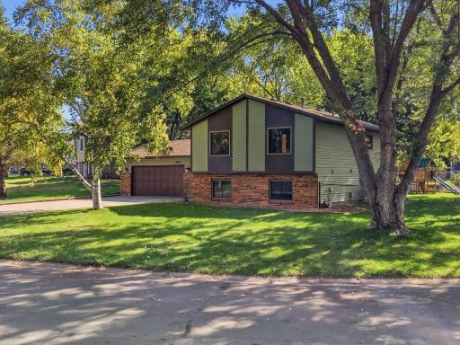1980 Timber Wolf Trail N, Eagan, MN 55122
