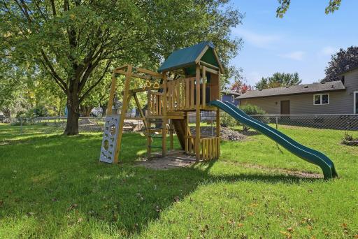 1980 Timber Wolf Trail N, Eagan, MN 55122