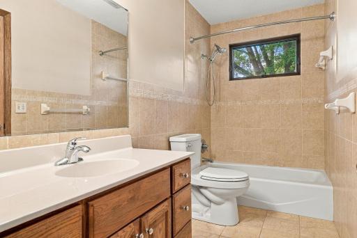 1980 Timber Wolf Trail N, Eagan, MN 55122