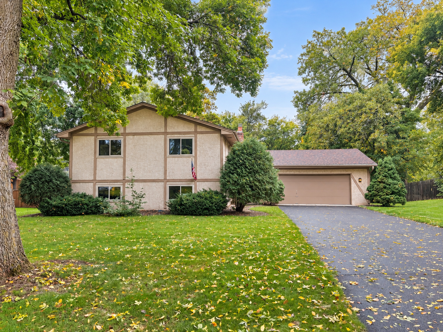 Property photo for 2811 Comstock Lane N, Plymouth, MN 55447
