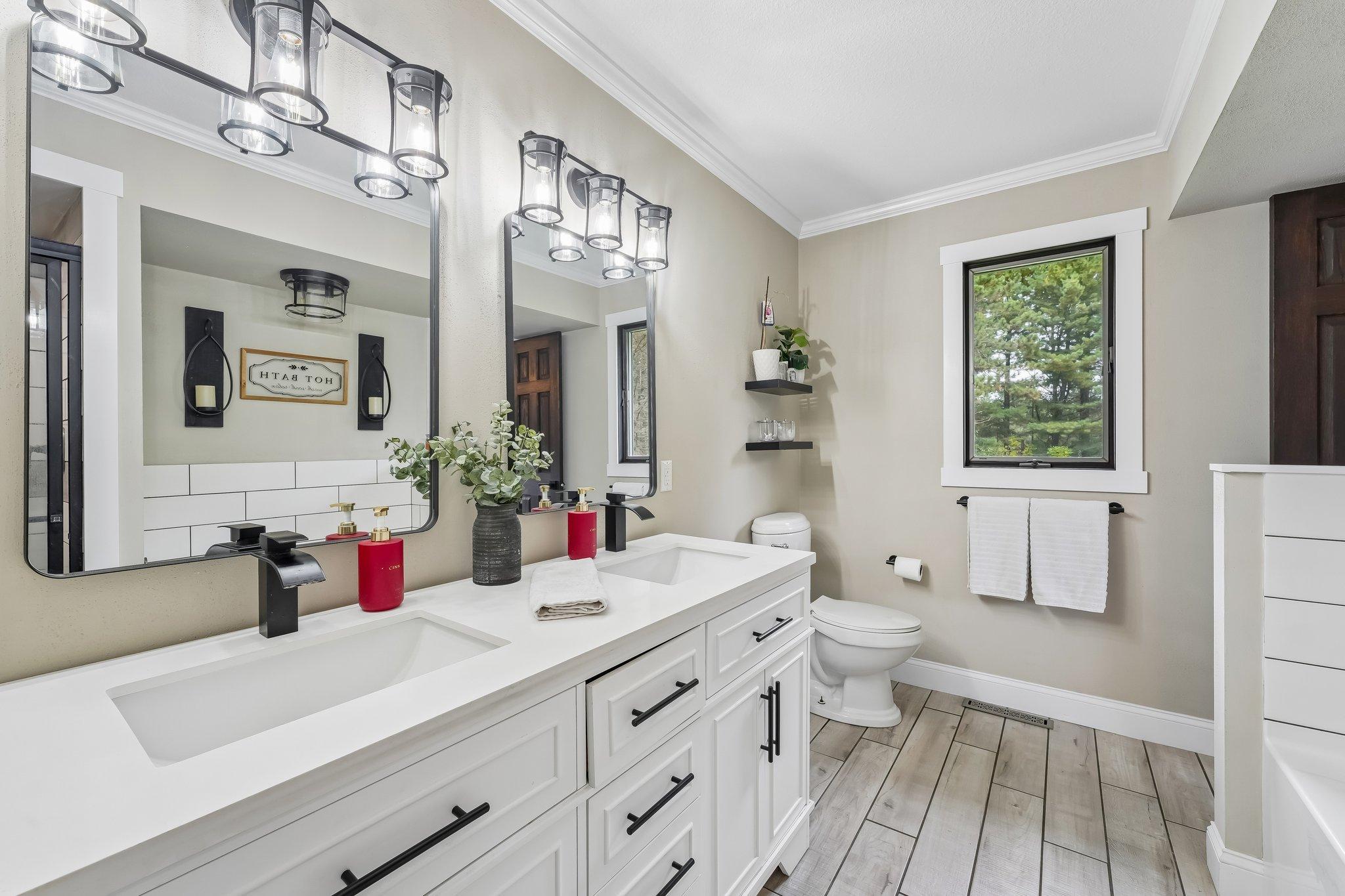 Main floor walk through bath