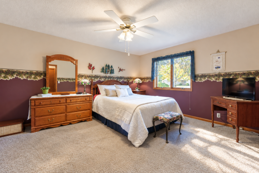 1967 Cherry St - Bright owner's ensuite.