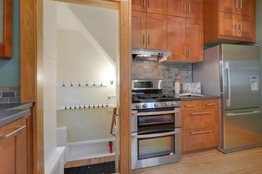 Enjoy cooking on a gas range with responsive heat control for everyday meals and entertaining.