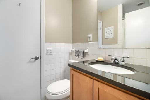 2727 w 43rd st 412 - Web Quality - 016 - 16 Bathroom.jpg