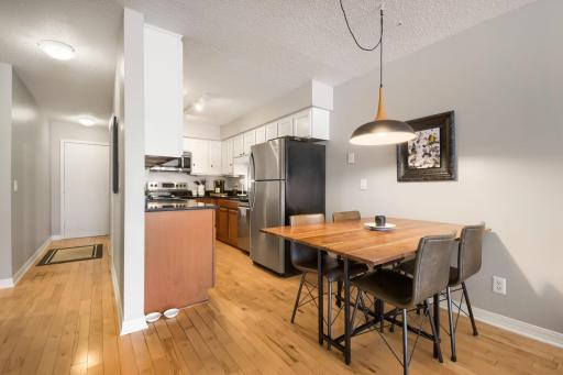 2727 w 43rd st 412 - Web Quality - 010 - 10 Breakfast Area.jpg