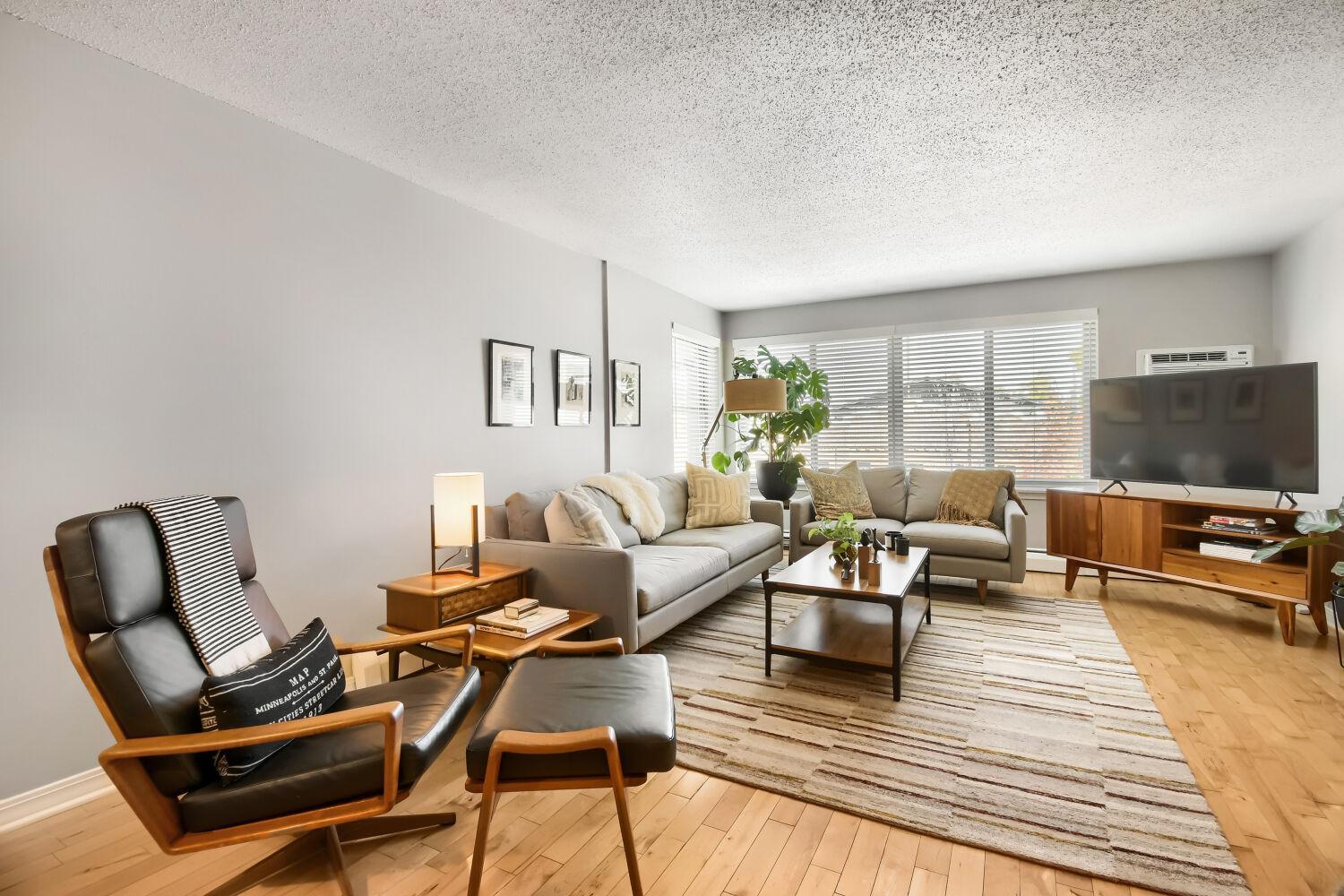 2727 w 43rd st 412 - Web Quality - 001 - 01 Living Room.jpg