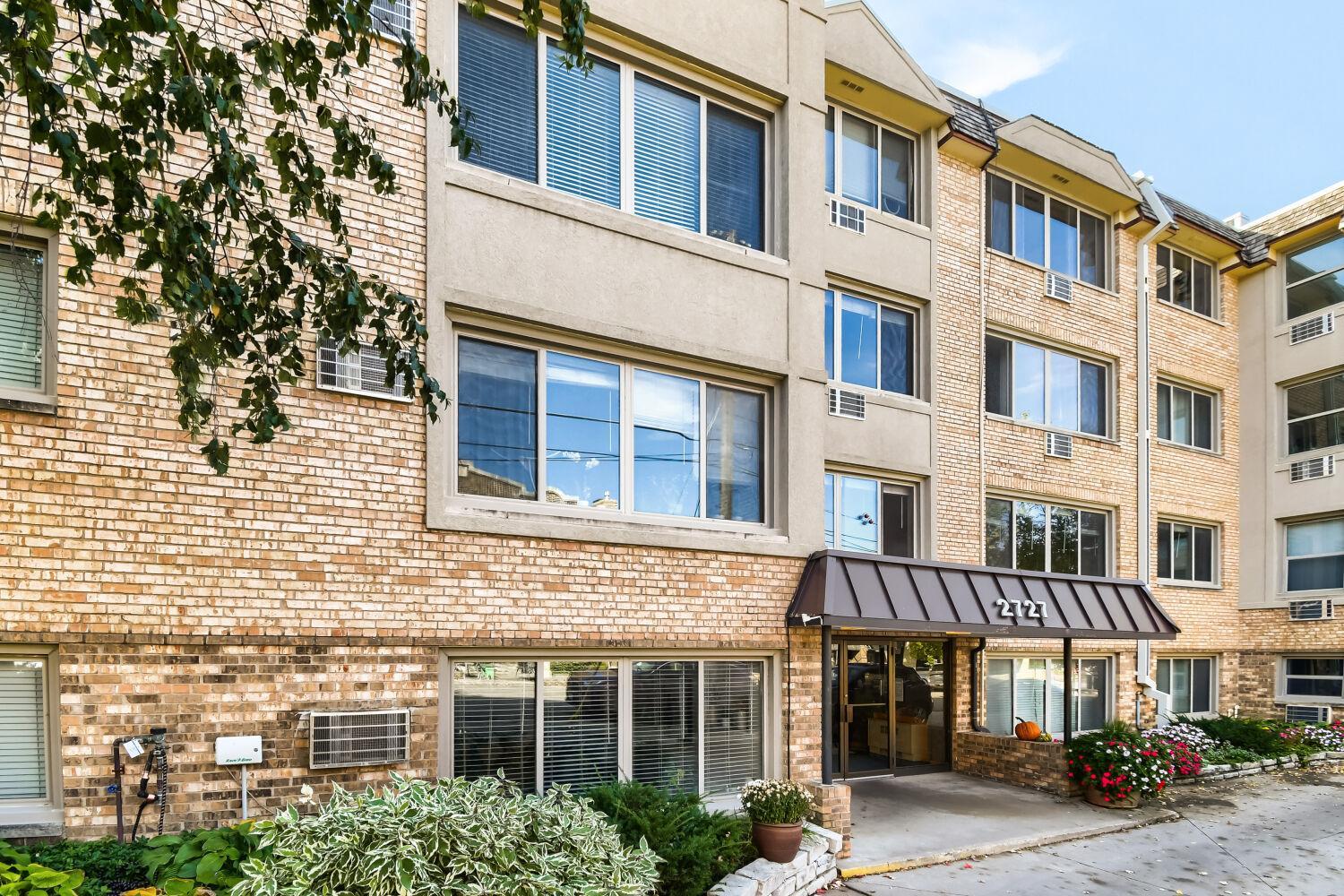 2727 w 43rd st 412 - Web Quality - 017 - 17 Views.jpg