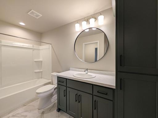 2553 FULTON Loop S, Fargo, ND 58104