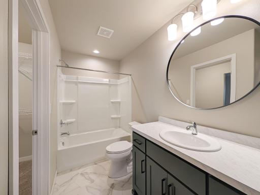 2553 FULTON Loop S, Fargo, ND 58104