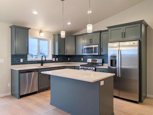 2553 FULTON Loop S, Fargo, ND 58104