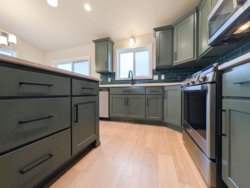 2553 FULTON Loop S, Fargo, ND 58104