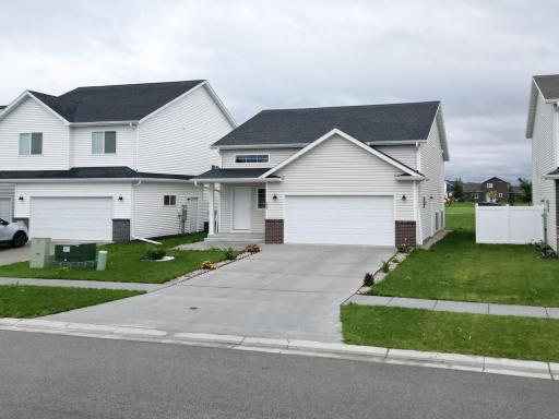 2553 FULTON Loop S, Fargo, ND 58104