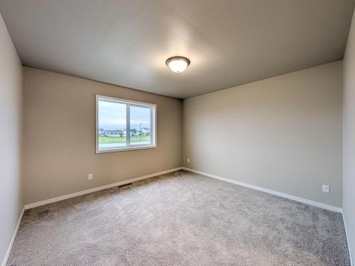 2553 FULTON Loop S, Fargo, ND 58104