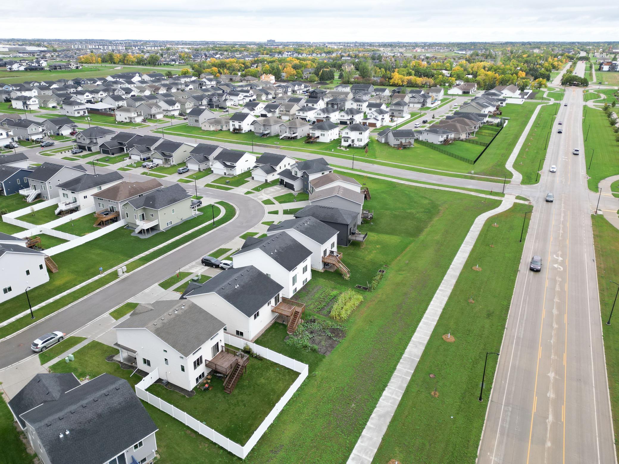 L2P044-2553 Fulton Lp S Fargo.jpg