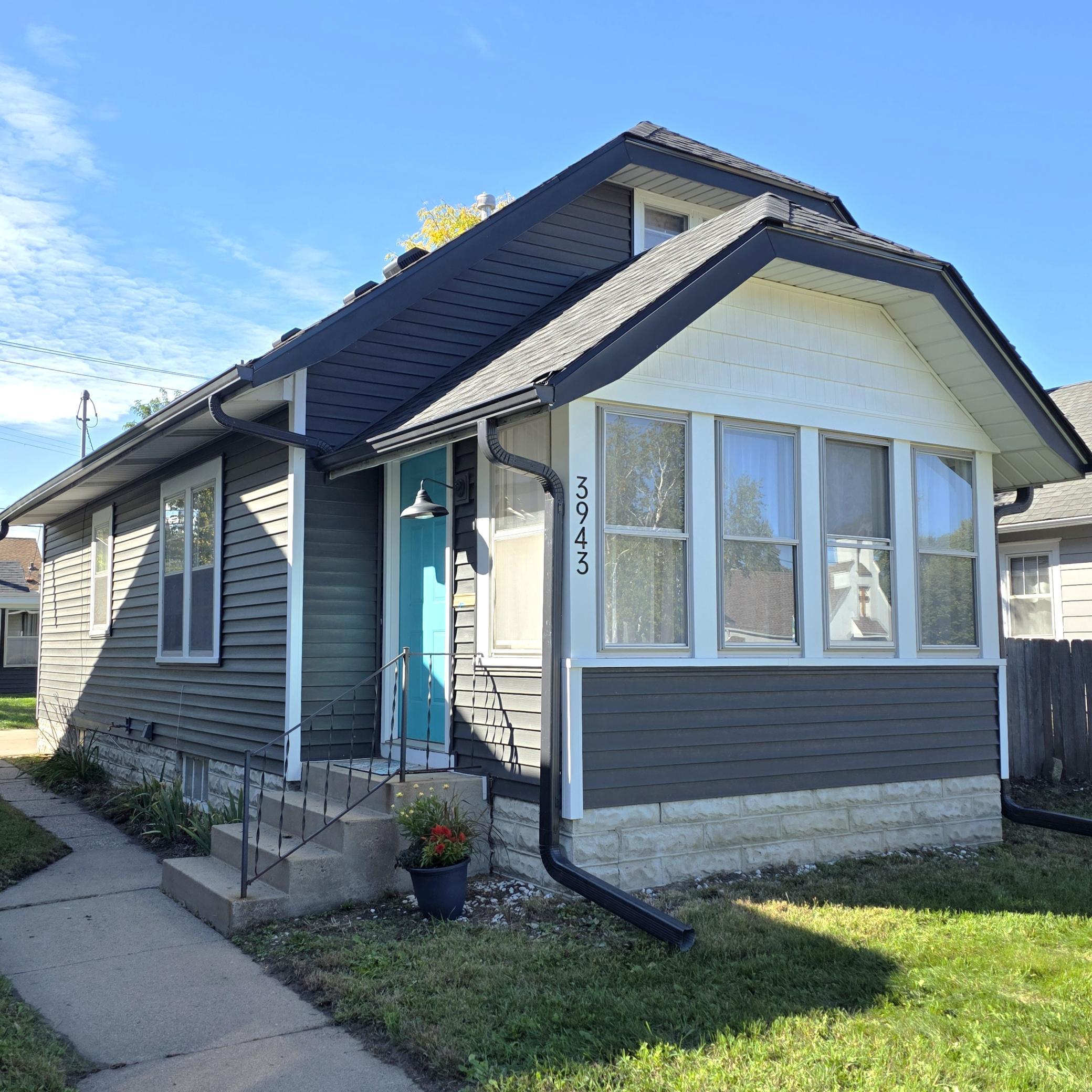Cute Bungalow - Great Location!