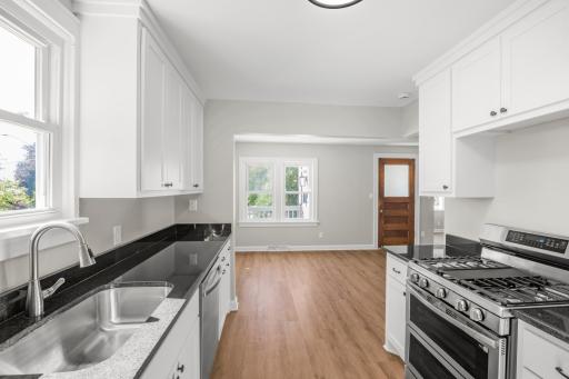 756 Mcknight Road N, Maplewood, MN 55119