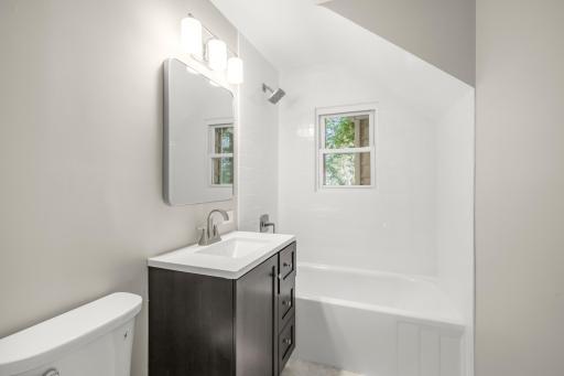 756 Mcknight Road N, Maplewood, MN 55119