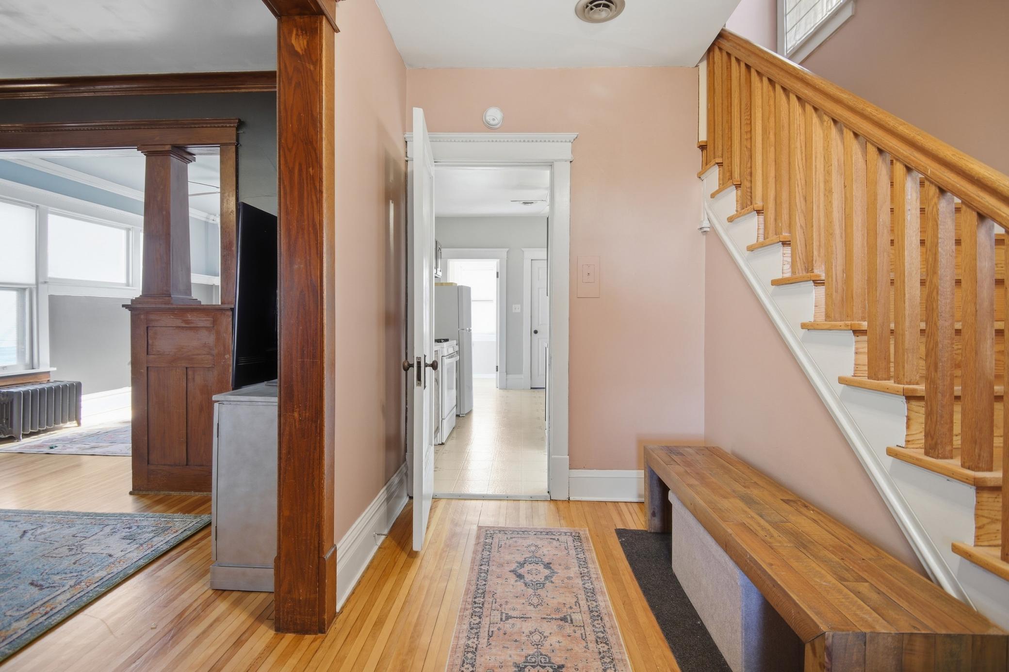 6_808_6th_ave_ne_042.jpg