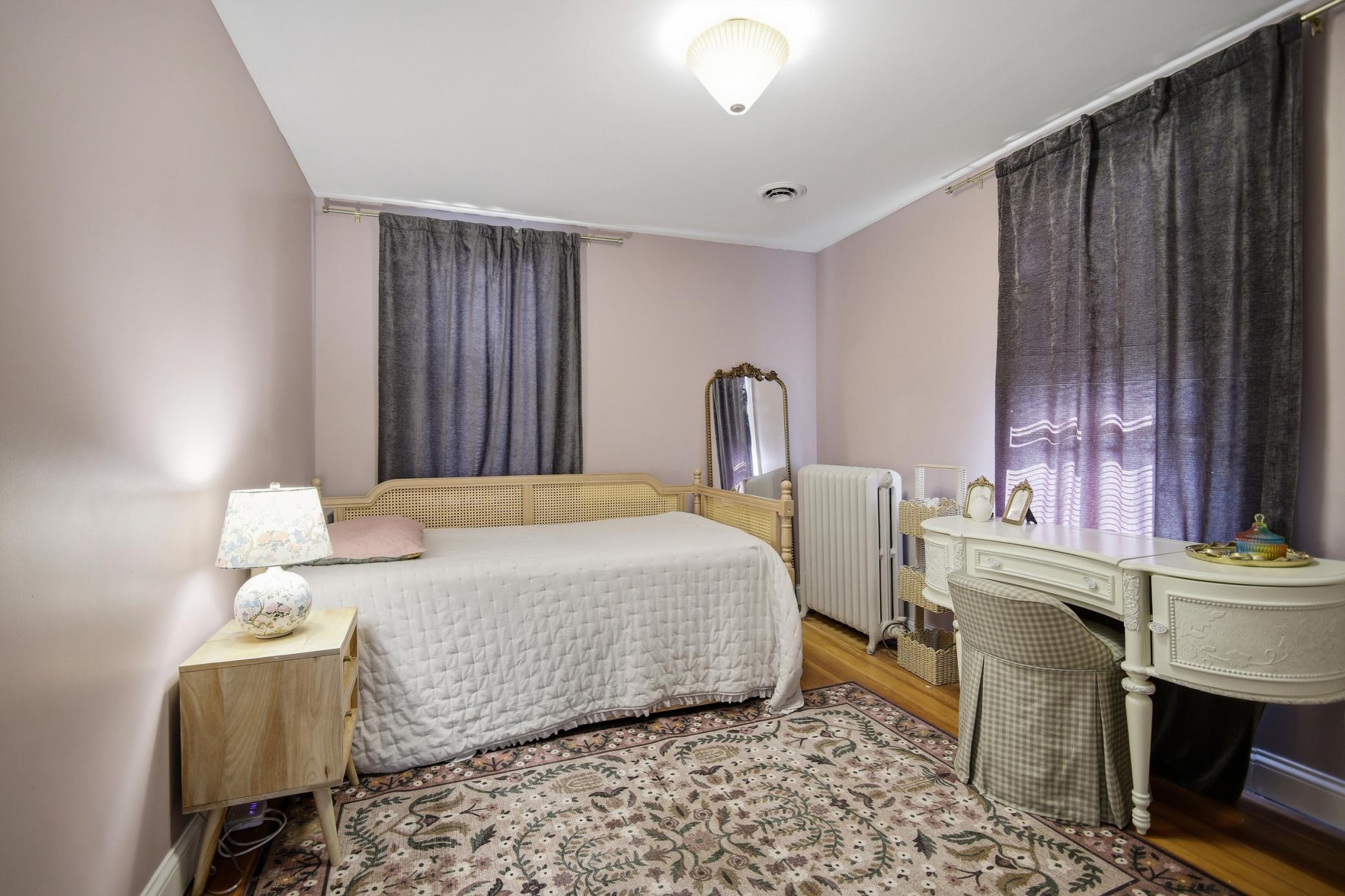 23_808_6th_ave_ne_137-1.jpg