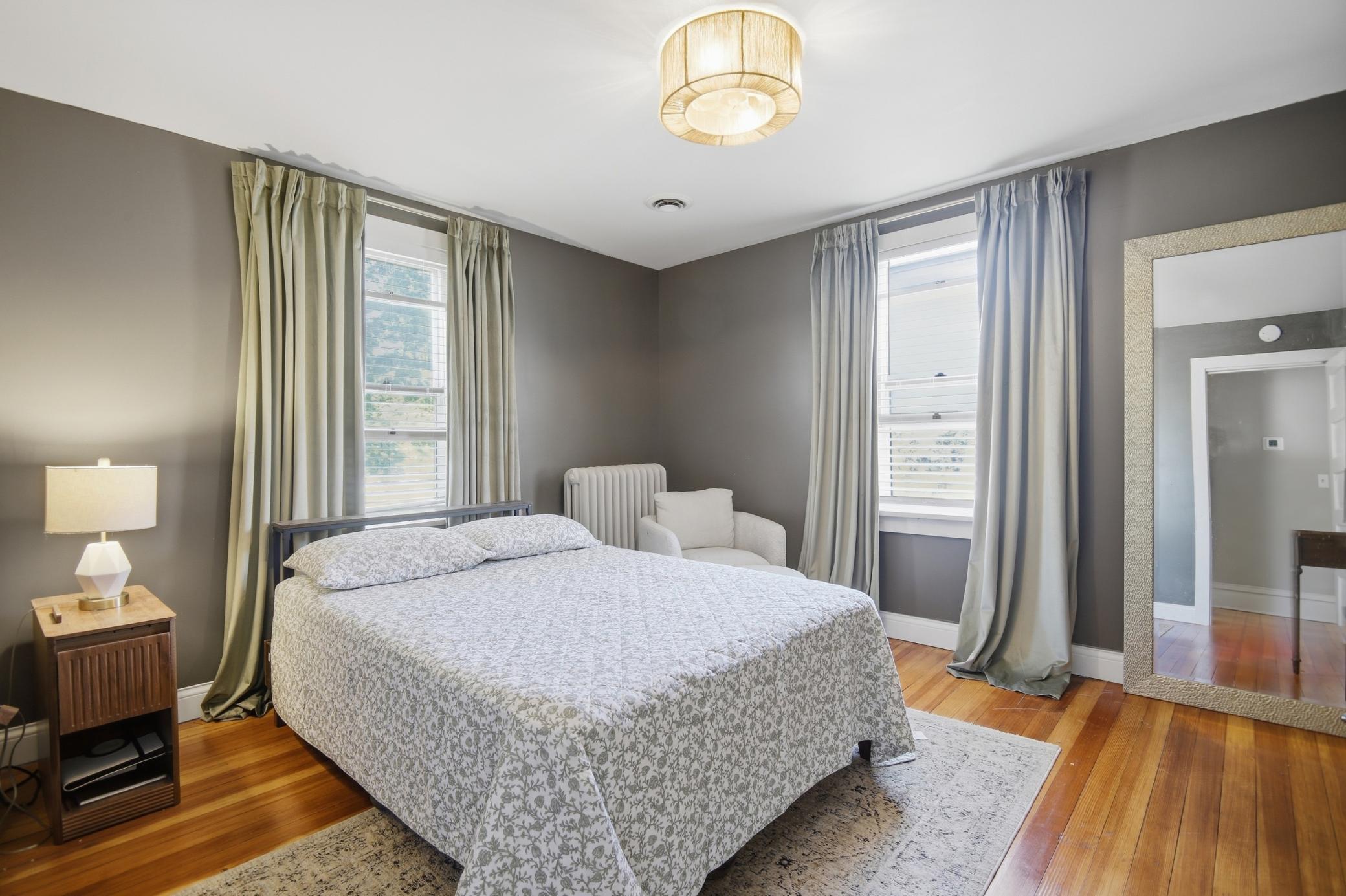 21_808_6th_ave_ne_122.jpg