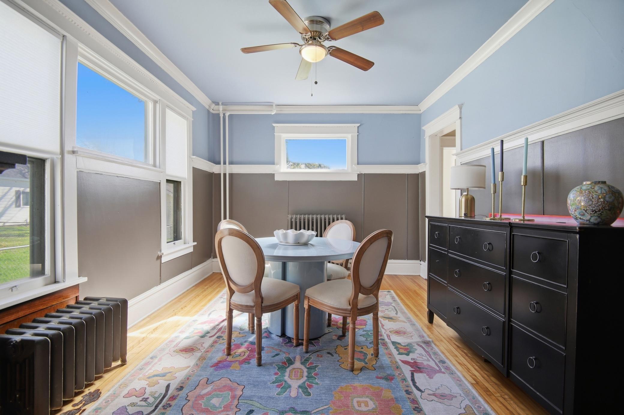 10_808_6th_ave_ne_047.jpg
