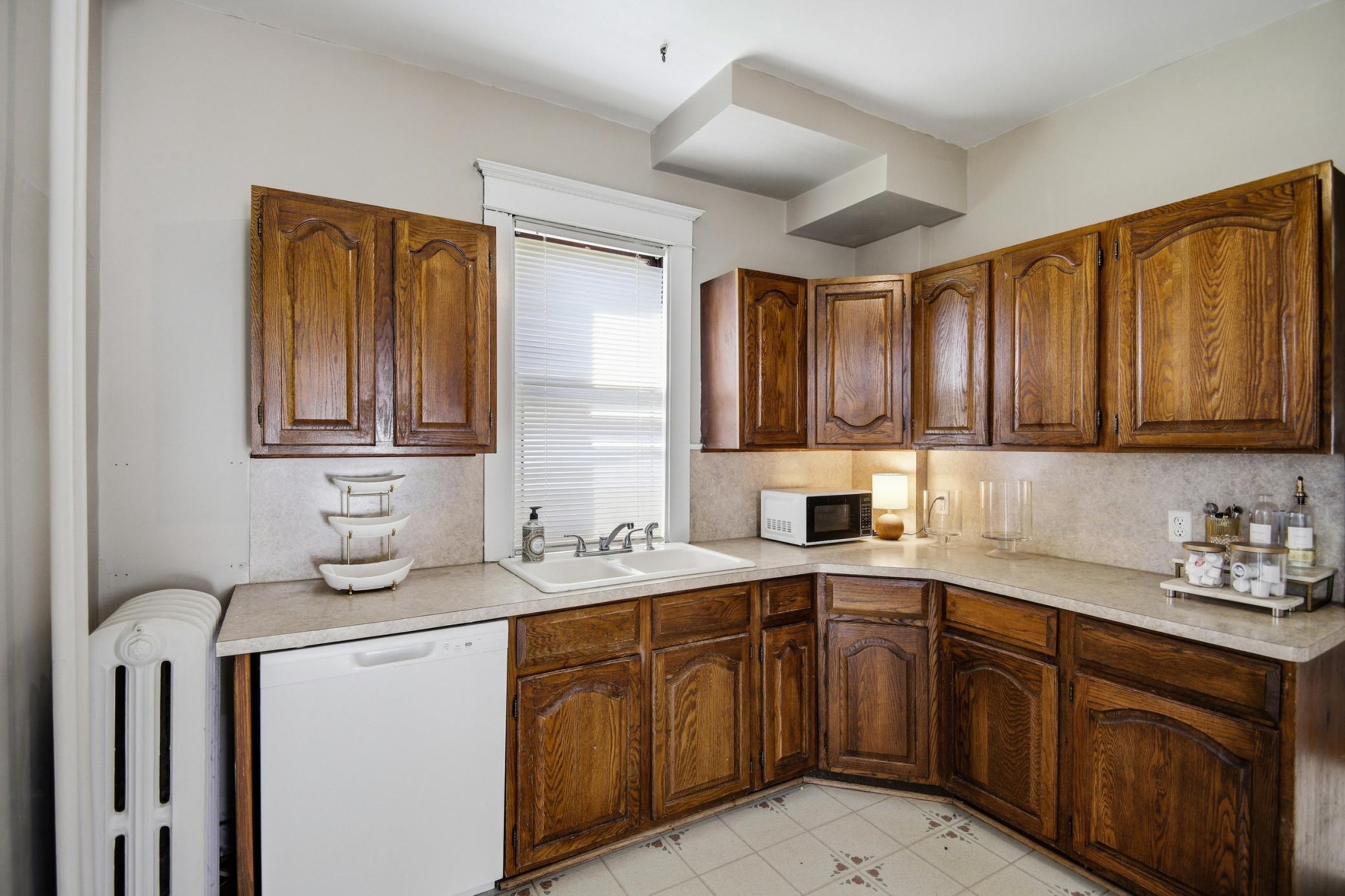 14_808_6th_ave_ne_072-1.jpg