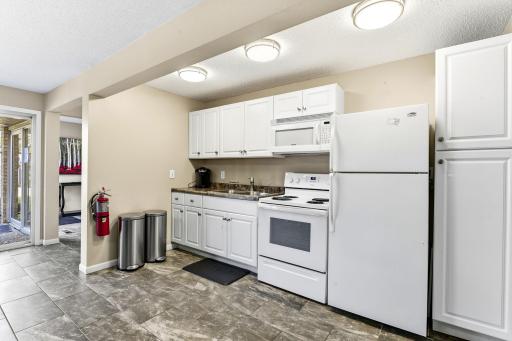 6305 Colony Way, 2B, Edina, MN 55435
