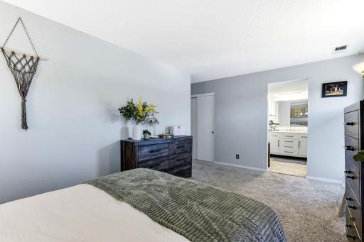 6305 Colony Way, 2B, Edina, MN 55435