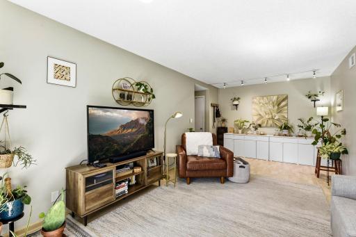 6305 Colony Way, 2B, Edina, MN 55435