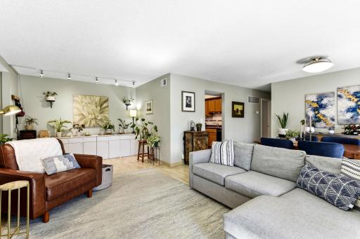 6305 Colony Way, 2B, Edina, MN 55435