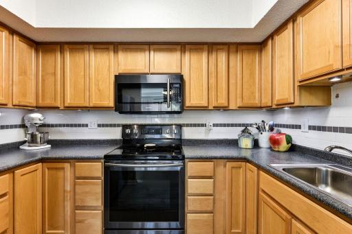6305 Colony Way, 2B, Edina, MN 55435