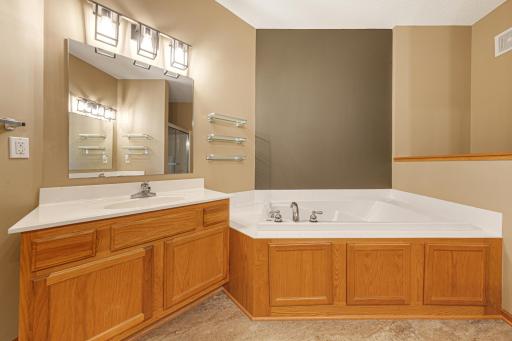 Primary ensuite with jetted tub