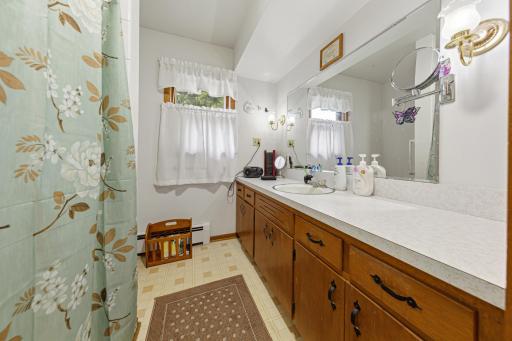 109 10th Avenue SE, Waseca, MN 56093
