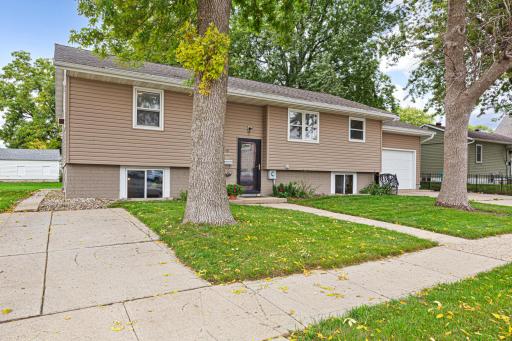 109 10th Avenue SE, Waseca, MN 56093
