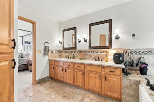 16130 39th Place N, Plymouth, MN 55446
