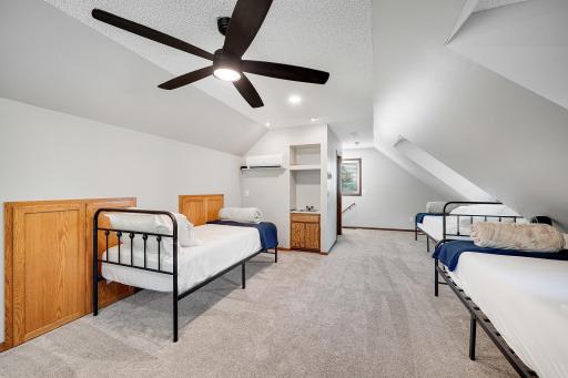 The upstairs in the bunk house has a mini split with heat pump ensuring it is warm and able to be used year round.