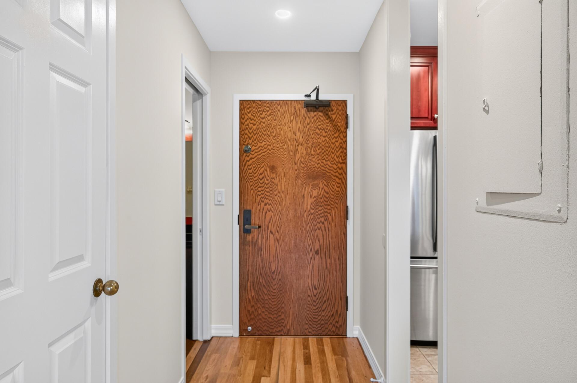 Entry w/Hardwood Floors