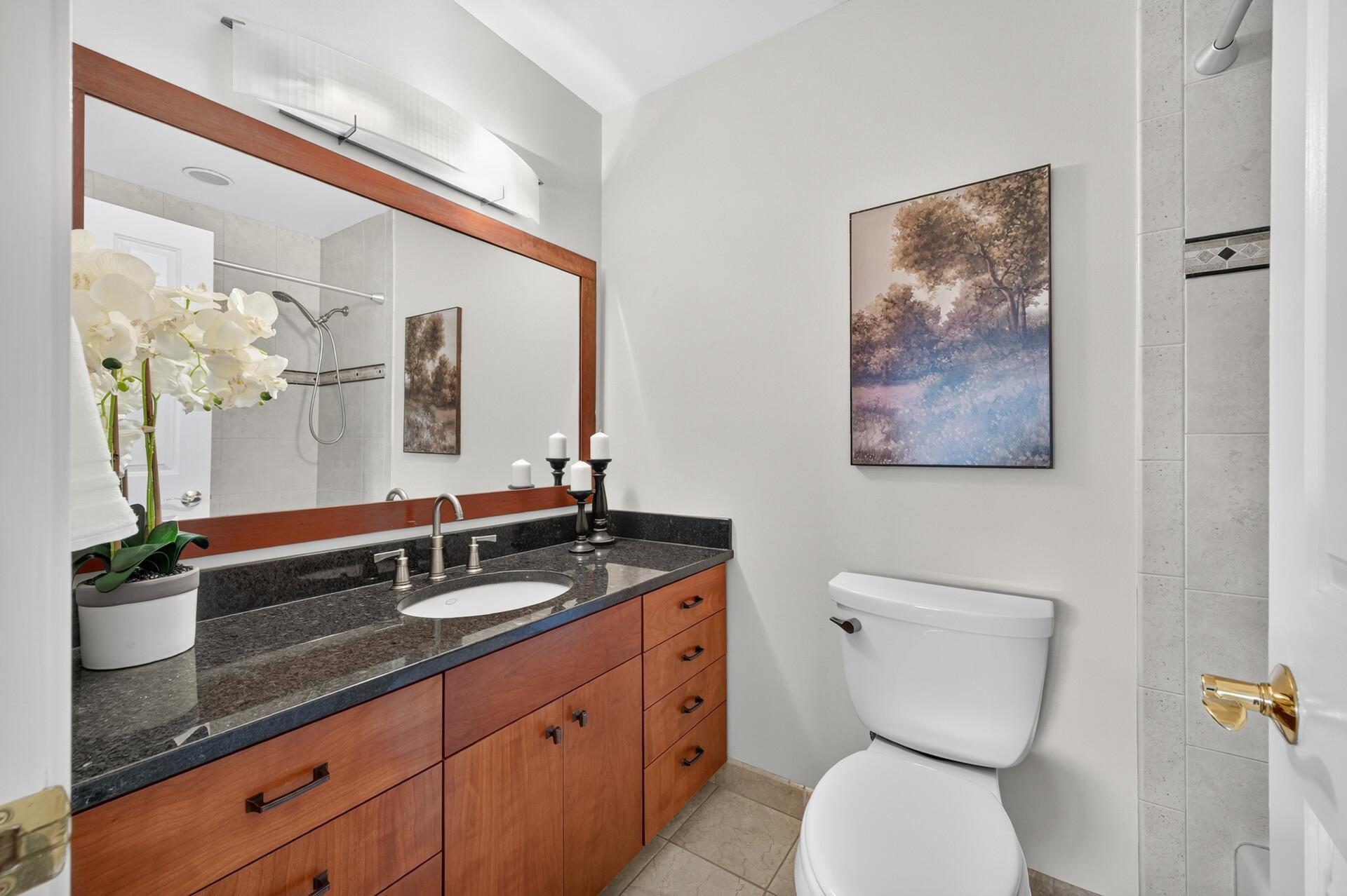Primary Full Bathroom w/Granite Countertops