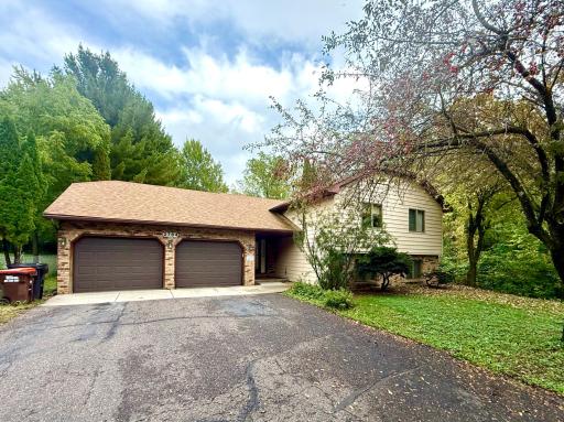 2764 Southlawn Drive, Maplewood, MN 55109