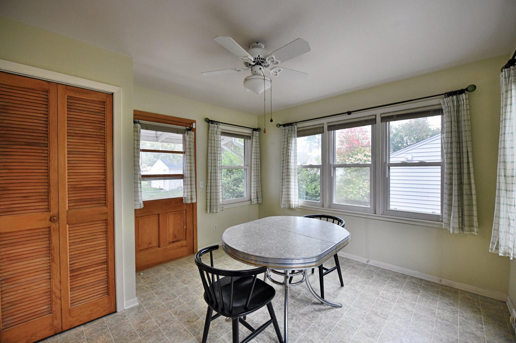 Another view of the 4-season porch.