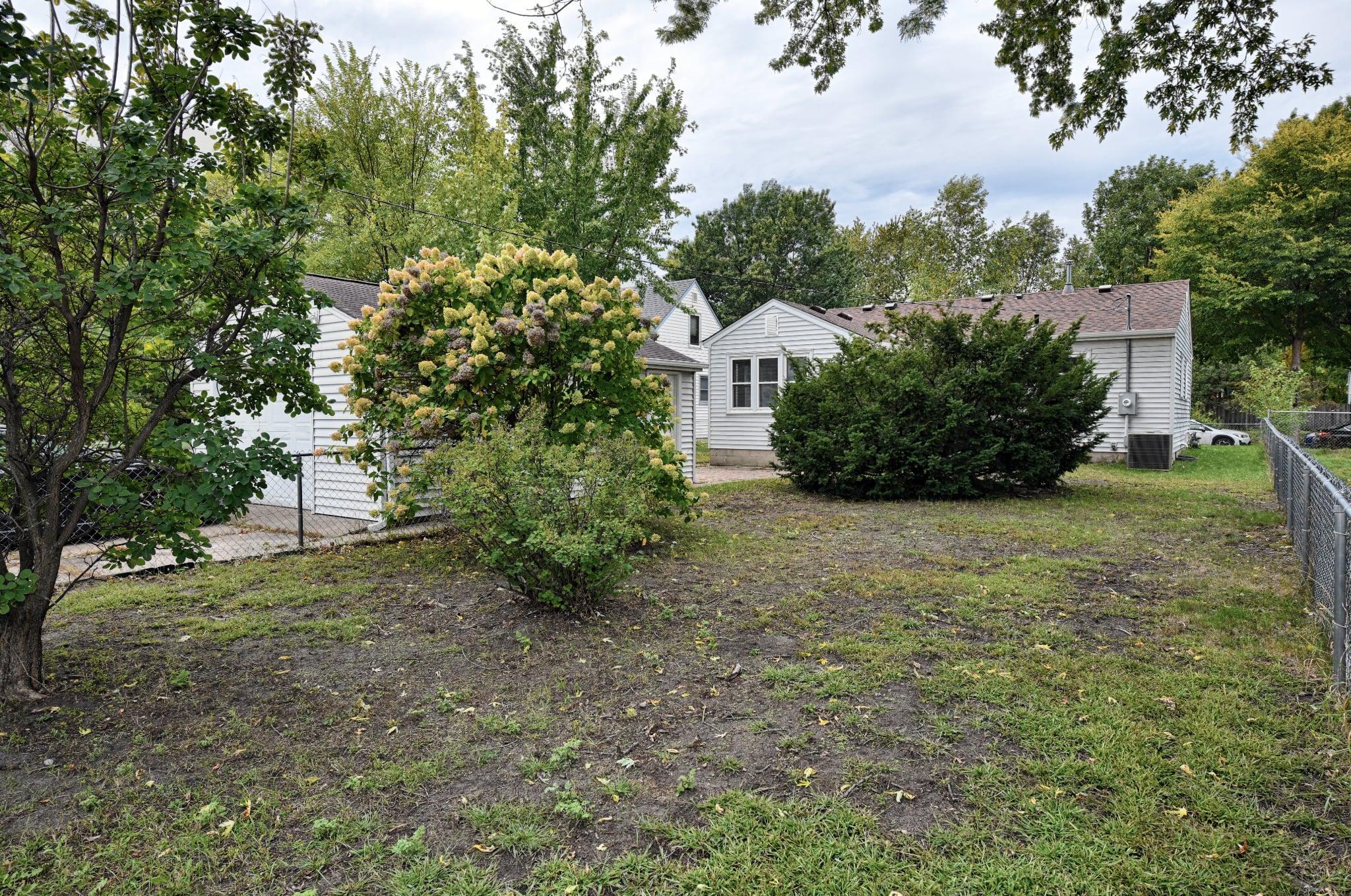 View 2 of the back of the house.