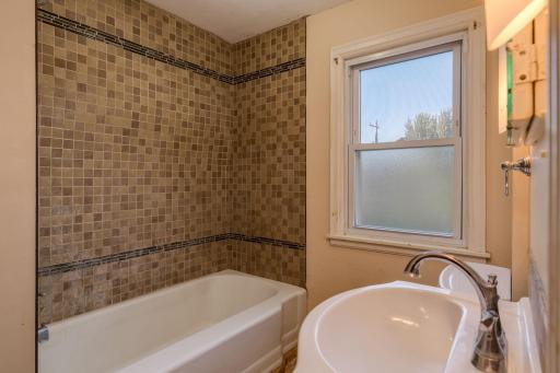 422 4th Street, Nicollet, MN 56074