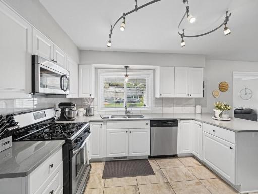 4247 Sandstone Drive, Eagan, MN 55122